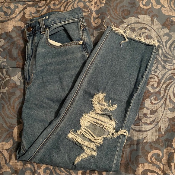 American Eagle Outfitters Denim - AE MOM HIGH-RISE MOM JEAN